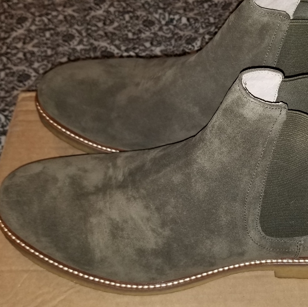 BANANA REPUBLIC SUADE BOOTS